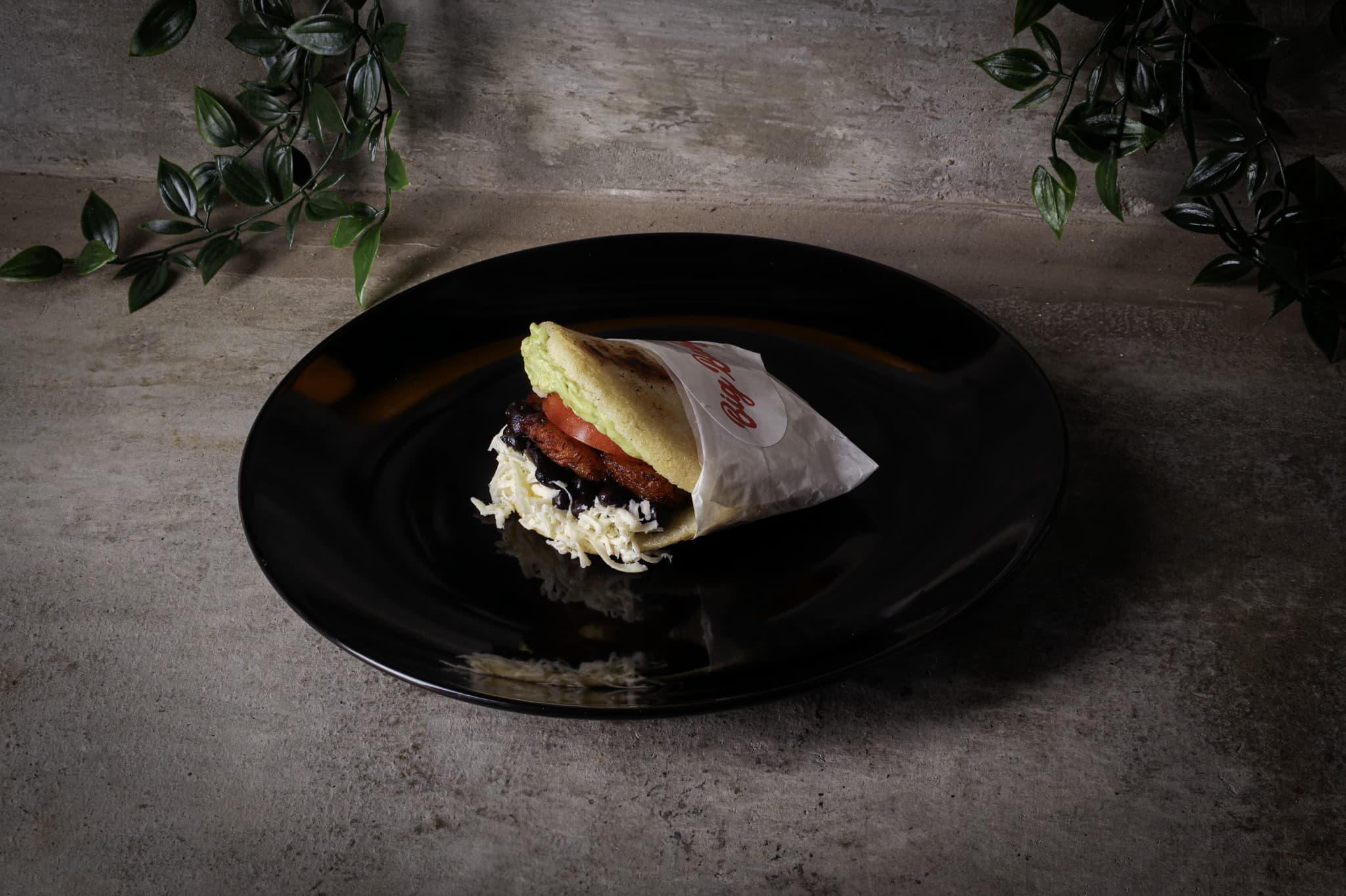 Para los amantes del buen comer. Un mordisco y te transportamos al cielo. 💫🍔 #CravingBurgers #MiamiFoodie