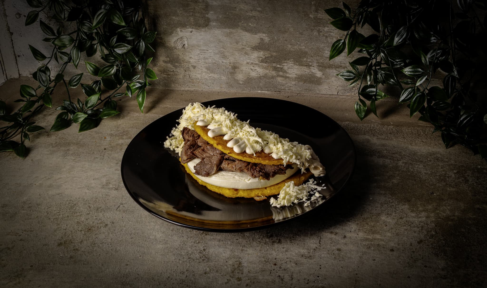 La hamburguesa que sueñas despierto. Calidad premium en cada detalle. 🔥🍔 #HamburguesasMiami #Delicious