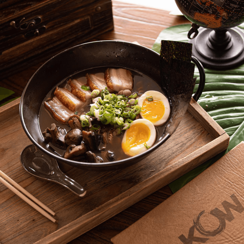Cada pieza es una obra de arte. Delicadeza, sabor y frescura en cada bocado. 🍱💫 #JapaneseGastronomy #FoodArt