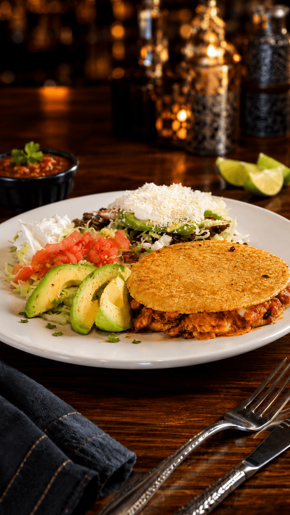 Compartir es vivir. Reúne a la familia y disfruta del festín mexicano por excelencia. 🇲🇽🌽 #TacosMiami #MexicanVibes