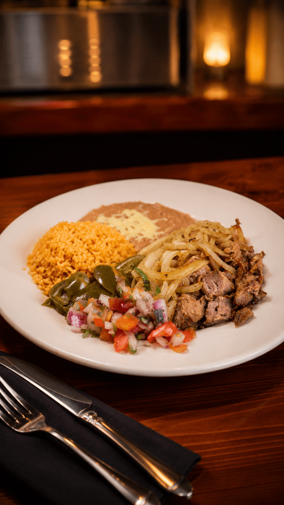 Compartir es vivir. Reúne a la familia y disfruta del festín mexicano por excelencia. 🇲🇽🌽 #TacosMiami #MexicanVibes