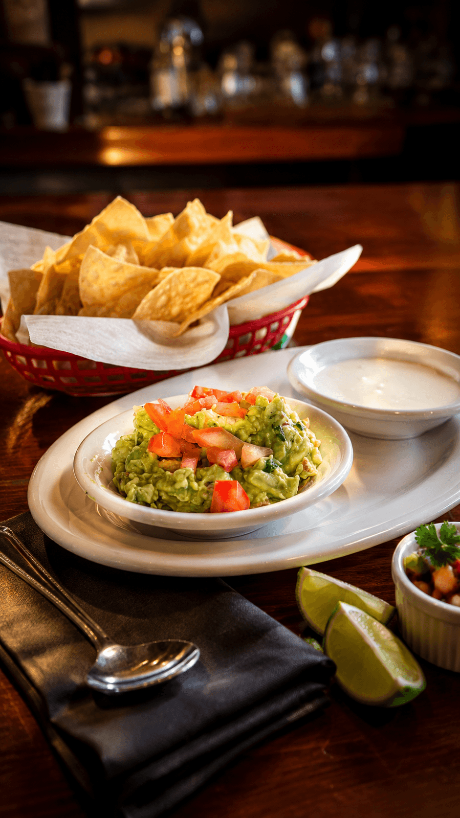 El verdadero sabor mexicano. Tacos, sazón y tradición que reconfortan el alma. 🌮🇲🇽 #LosComales #TacoTuesday
