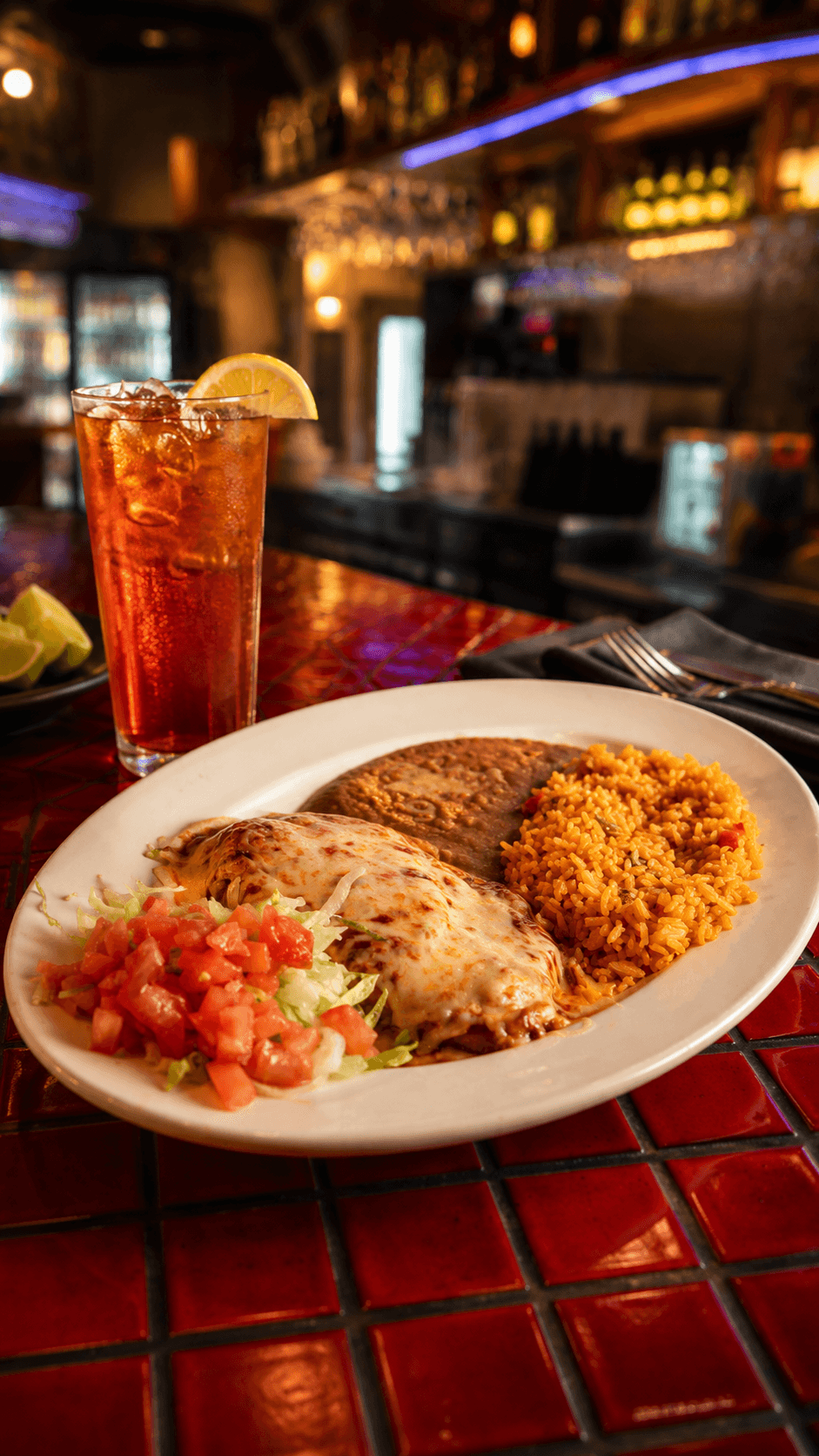 El verdadero sabor mexicano. Tacos, sazón y tradición que reconfortan el alma. 🌮🇲🇽 #LosComales #TacoTuesday